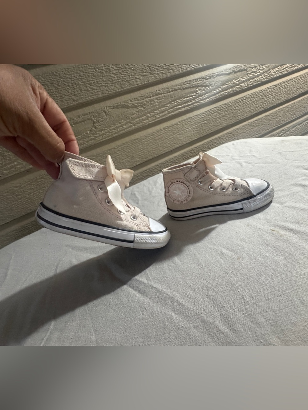 Toddlers girl  High-Top Canvas Sneakers in Light Pink with Ribbon Laces size6